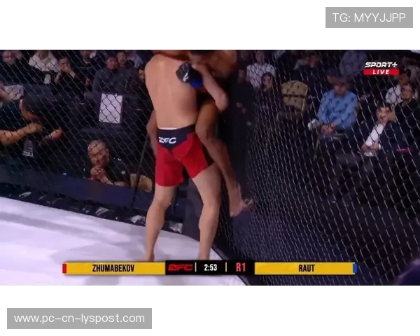 UFC女拳手连击爆头,裁判紧急叫停