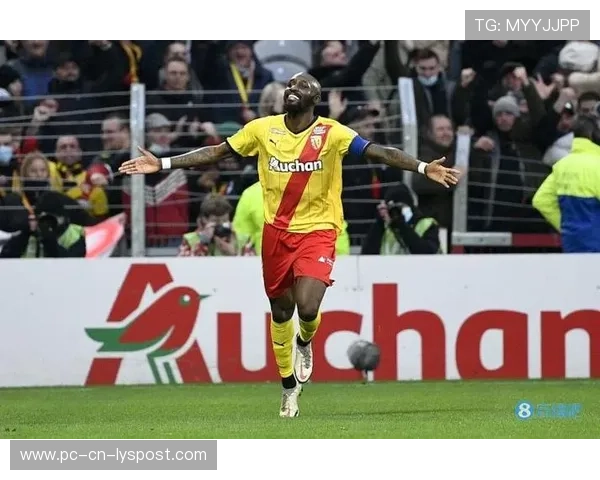 朗斯演练反击速度，福法纳爆发力惊人